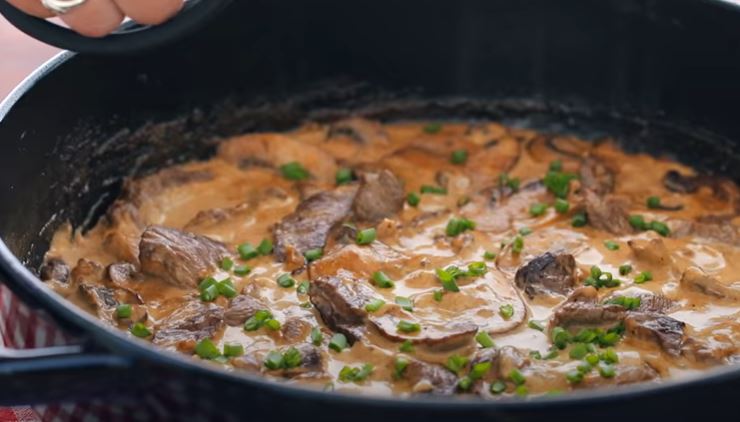 natashas kitchen beef stroganoff        
        <figure class=