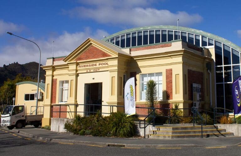 Riverside Pool 768x499